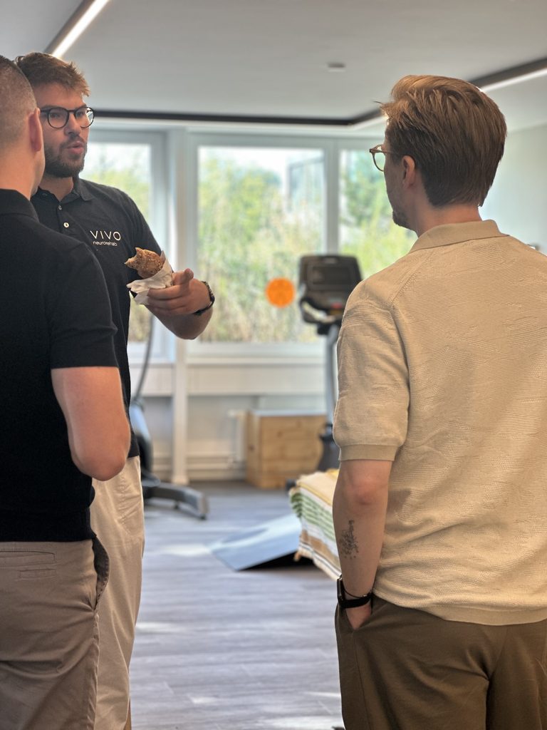 Anstossen beim Vivo Welcome Event